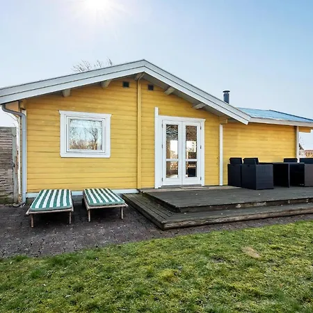 Amazing In Bjert With Kitchen Holiday home Binderup Strand